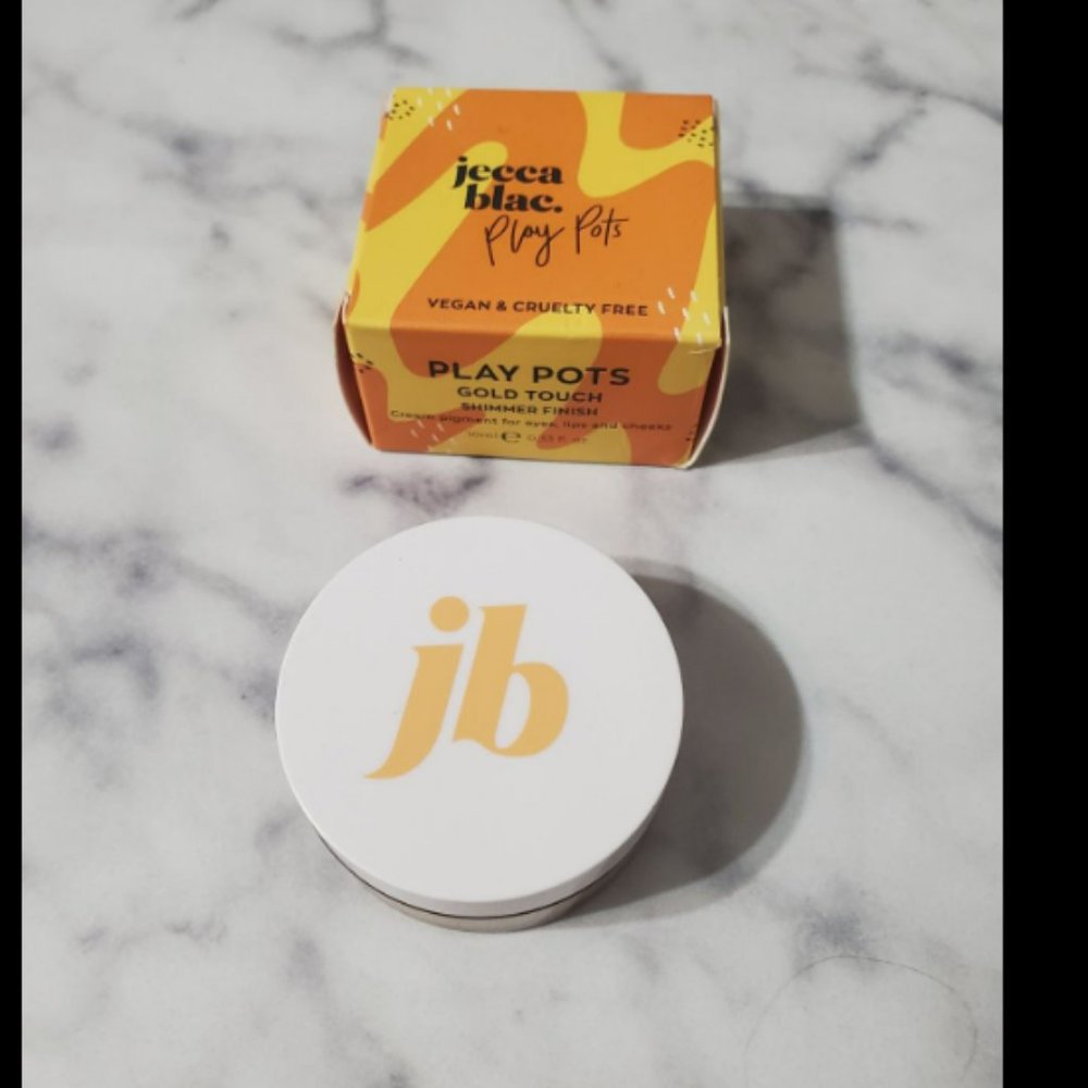 Gold Eyeshadow Base